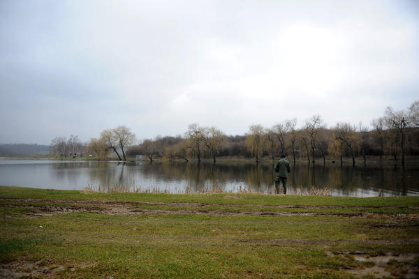KINU POTRESA NEZAPAMĆENA TRAGEDIJA: Petorica dečaka se UTOPILO u jezeru dok su se igrali!