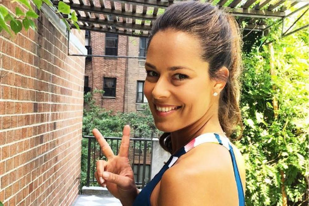 MOKRA I GOLA: Zapratila Bastijana na Instagramu pa objavila OZBILJNO SEKSI fotku!