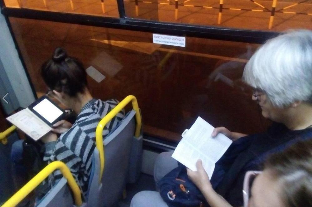 Besplatan prevoz za one koji čitaju u prevozu?! Zašto su ove fotke iz GSP totalni hit! (FOTO)