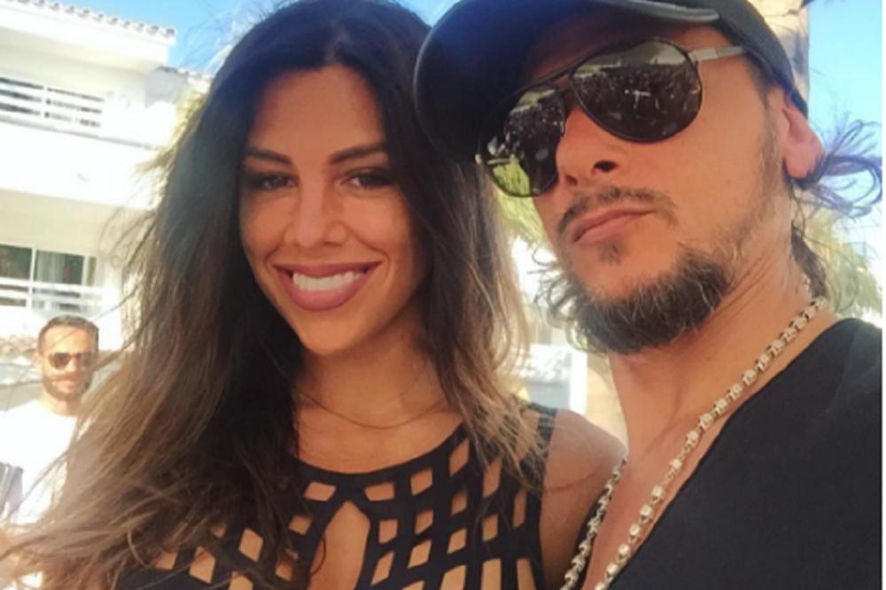 GOLA KAJA PORUČUJE: Erotski filmovi služe kao dobra inspiracija, pustiću svoju ćerku da ih gleda! (FOTO)