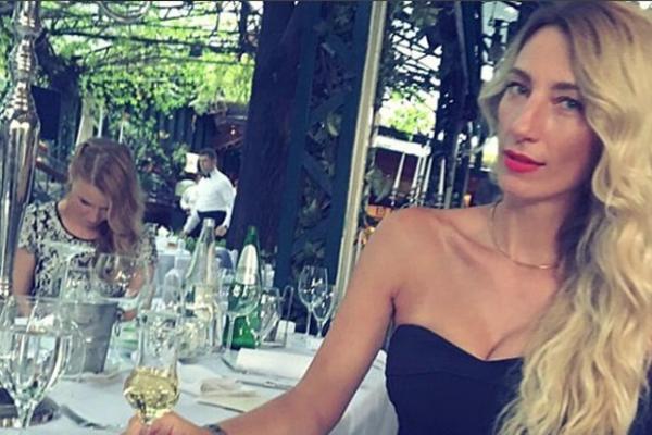 SKINULA SE ANA STANIĆ (40) PA POKAZALA SVE OBLINE: Svi se pitaju da li je moguće da je ovakva MAČKETINA!