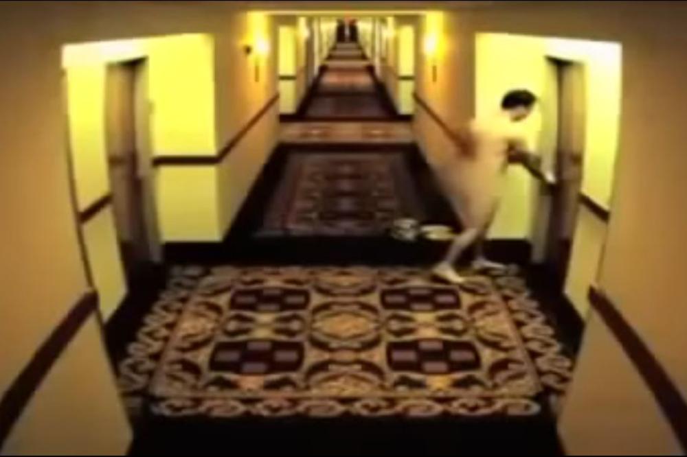 Ostao je go van hotelske sobe, otišao je da zatraži pomoć, a onda mu se dogodilo nešto što uopšte nije očekivao! (VIDEO)