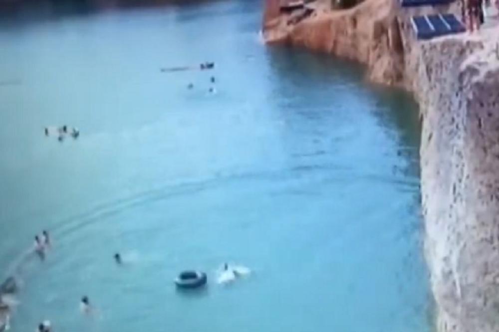 Tragedija na kupalištu: Skočio na glavu prijatelju i ubio ga na licu mesta! (VIDEO)