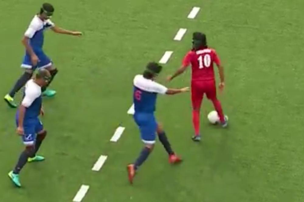 On je slep, a sa fudbalskom loptom uradio je nešto zbog čega mu se divi čitava planeta! (VIDEO)