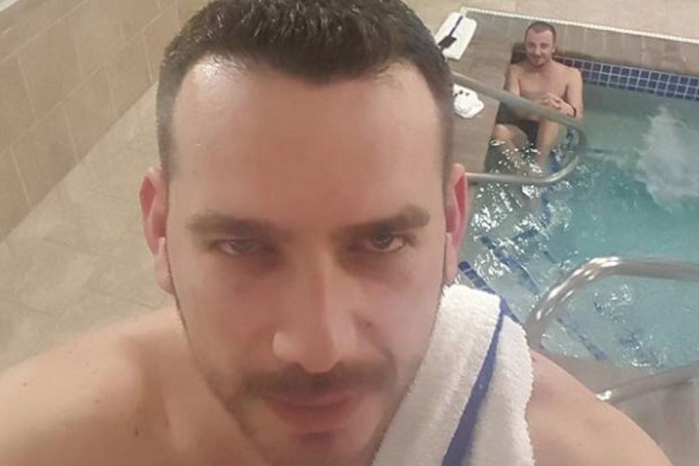 Odvratno!! Medenica slikao svoje dlakavo stopalo, a onda se pojavio još grozomoroniji detalj! (FOTO)