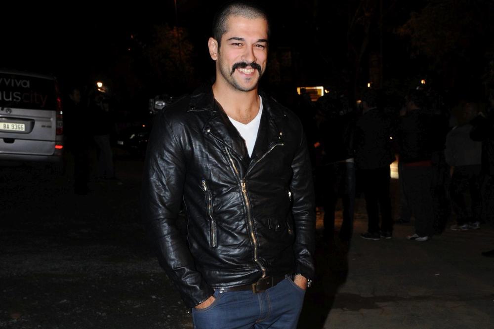 Nije ni čudo što za njim lude sve žene sveta: Ovako osvaja Bali Beg! (FOTO)