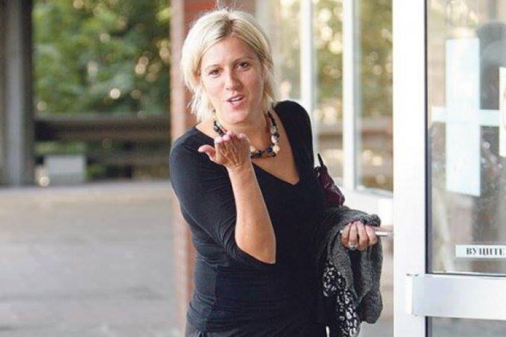 Držali su me u kavezu, a SADA ME TUŽE ZA 150.000 EVRA! Jelena Golubović opet šokira!