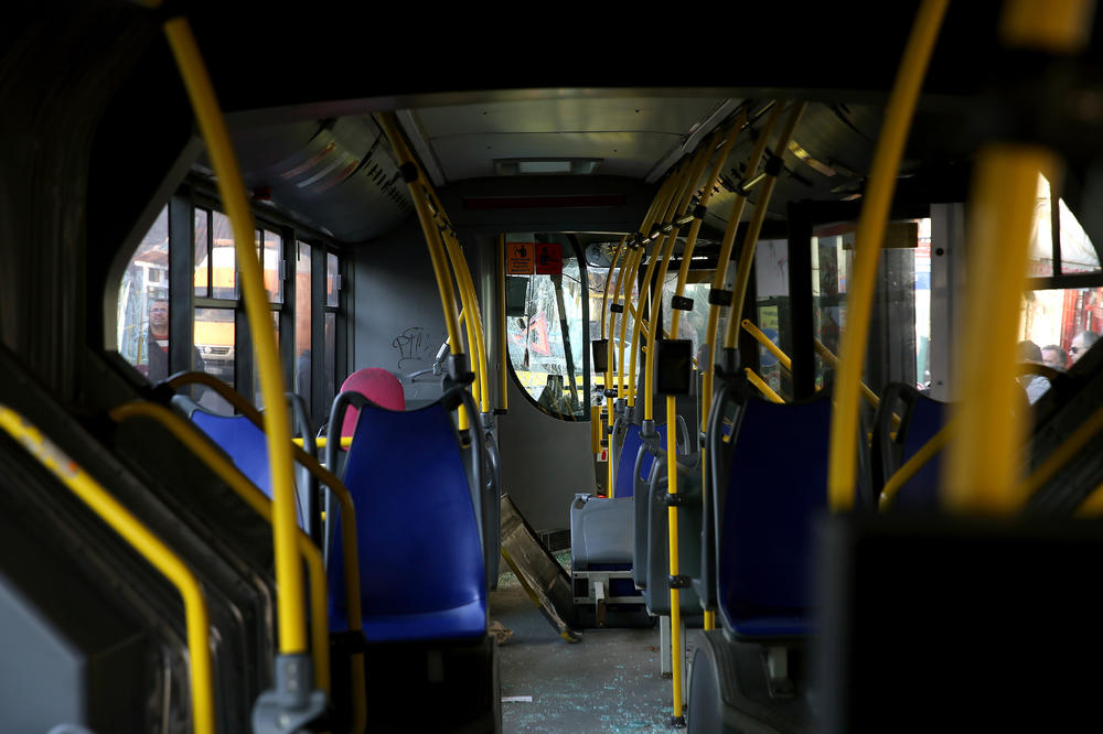 Ovako izgleda kad vam autobus GSP uleti u dnevnu sobu (FOTO)