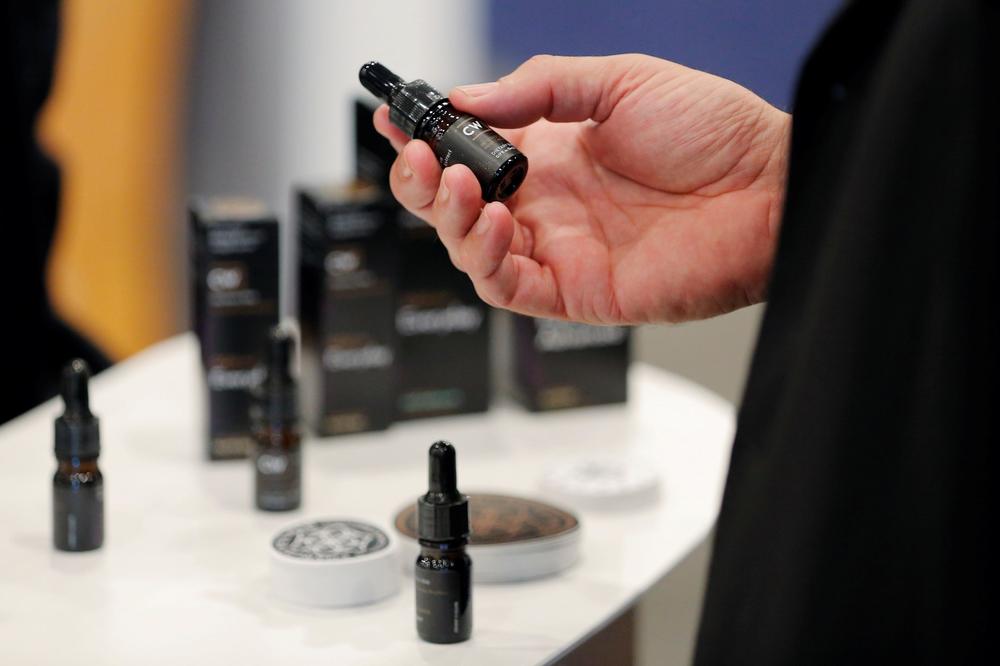 KANABISOVO ULJE BIĆE LEGALNO U SRPSKIM APOTEKAMA? Poslanik podneo predlog zakona, DA LI ĆE OVO PROĆI?