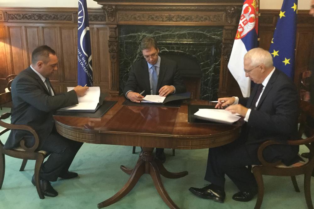 Potpisano: Srbija dobija 755.000 evra Srbiji za migrante!