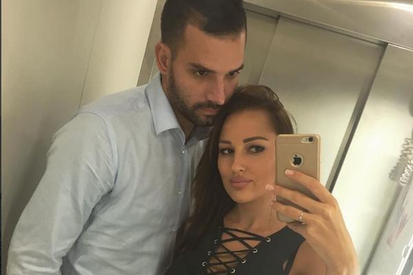 Iz kreveta: Prijovićka i Filip objavili fotku pre sexa, a na šta se sve spremaju vidi se na Aleksandrinom licu! (FOTO)