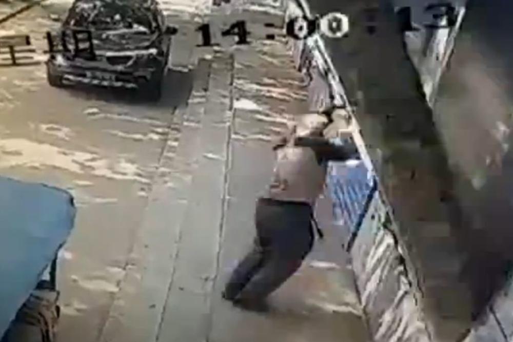 Bizarna tragedija: Srušio se kineski zid i ubio čoveka! (VIDEO)