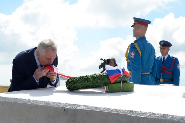 Predsednik Nikolić se poklonio herojima sa Kajmakčalana!