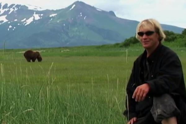 ZADESILA GA JE STRAŠNA SMRT: Živeo među MEDVEDIMA, osećao se kao JEDAN OD NJIH, a onda je usledio HOROR!