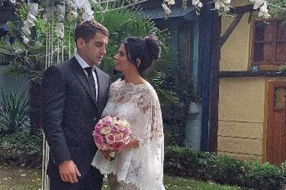 Popularna voditeljka krila je svadbu kao zmija noge: Ipak, ovako je izgledala kada je rekla sudbonosno DA (FOTO)