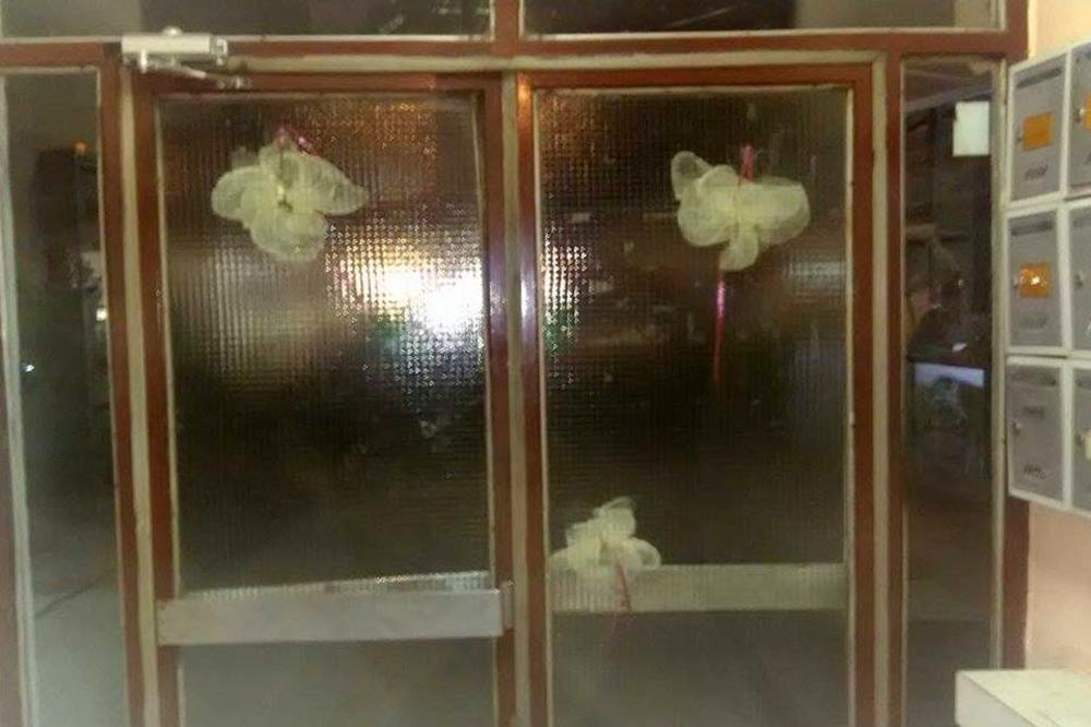 Izvinite komšije, ali ja se udajem! Bosanka razbila obaveštenjem! (FOTO)