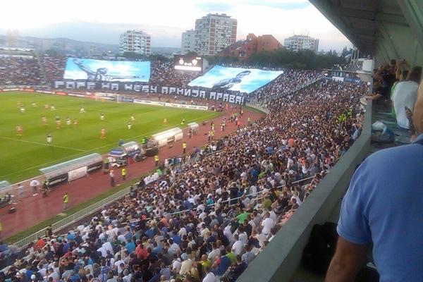 Koreografija Grobara posvećena preminulim navijačima Partizana! (FOTO) (VIDEO)