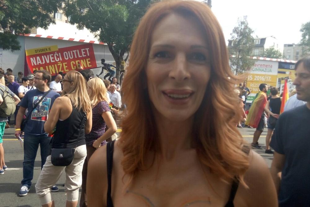 Nataša Maza na Prajdu: Ima dosta policije, ali svi su lepi momci pa mi je ok! (VIDEO)