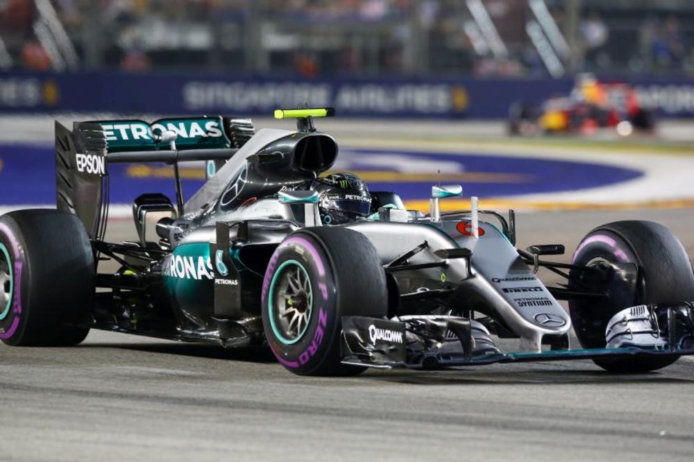 ŠAMPION FORMULE 1 U BEOGRADU! Fanovi ga preplavili preporukama i pitanjima, ali njegov dolazak je MISTERIJA! FOTO