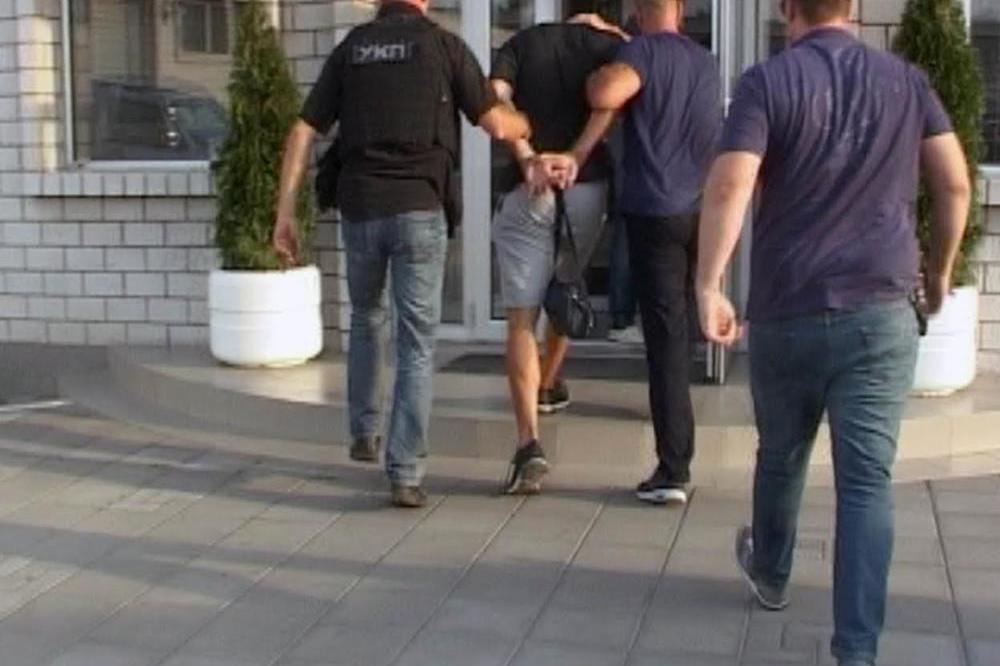 ZAROBIO I TUKAO TROJE MLADIH: Uhapšen Novosađanin,  napao i policajce!