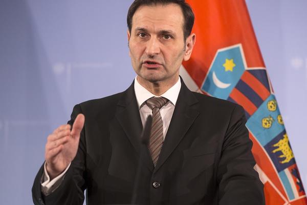 KOVAČ ODBRUSIO VUČIĆU: Neće nam Srbija držati lekcije, mi smo za vas Zapad! (FOTO)