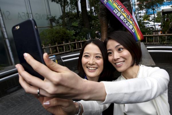 Mnogo robota, malo seksa: Zašto toliko mladih Japanaca još nije skinulo mrak? (FOTO)