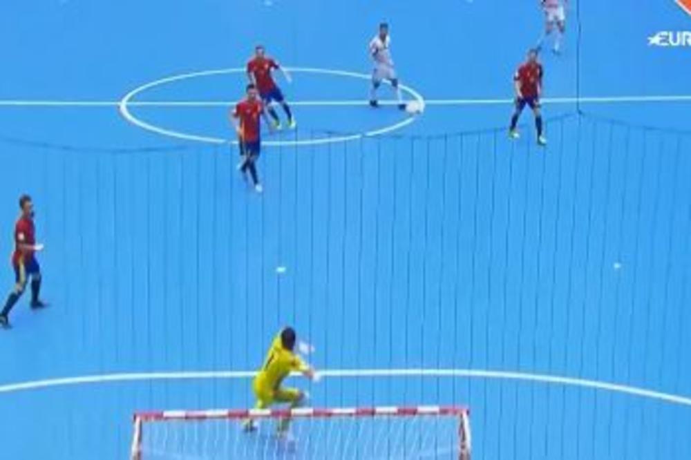 Kada na futsalu uspete da lobujete golmana sa skoro celog terena, jasno je kakav ste majstor!