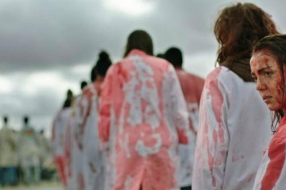 Sisanje očnih jabučica, lizanje rana: Ovo je najgrozniji film od čijih scena ljudi padaju u nesvest! (VIDEO)