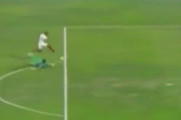 Ne izlazi iz kuće: Imao je samo prazan gol ispred sebe, a obrukao se najstrašnije! (VIDEO)