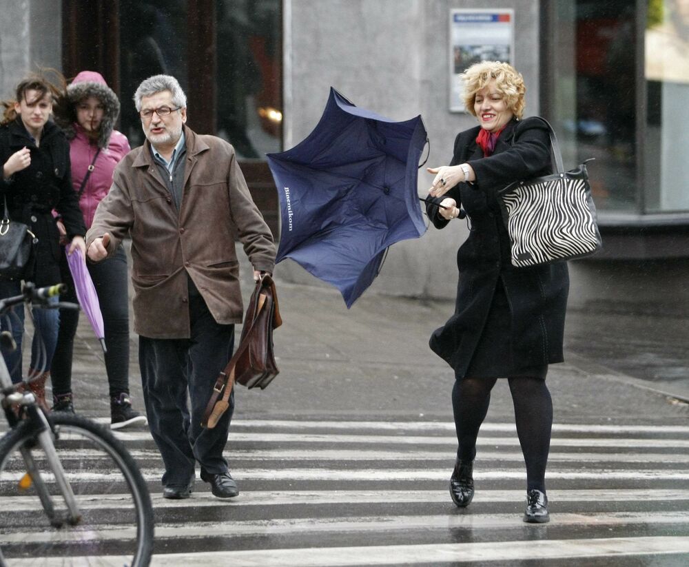 Žena sa kišobranom / Ilustracija