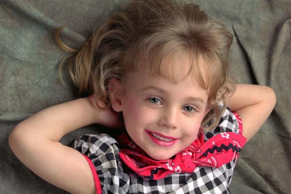 NAJLEPŠU DEVOJČICU UBIO BRAT NA BOŽIĆ PA GA OSLOBODILI: Jezivi detalji SLUČAJA koji i dalje ŠOKIRA ceo svet