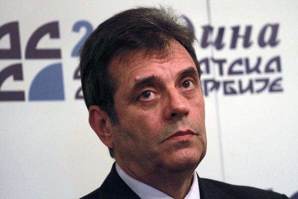 GDE JE I ŠTA RADI VOJISLAV KOŠTUNICA? Ovako bivši premijer Srbije provodi penzionerske dane! PEČE SE I JAGNJE