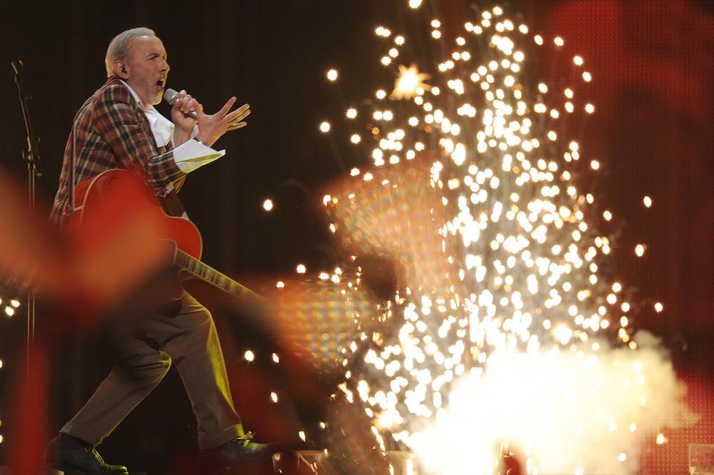 Ovoj ženi je Merlin pevao najtužniju pesmu u regionu: I da sam znao da će umreti slepa i u kolicima, opet bih je ženio!