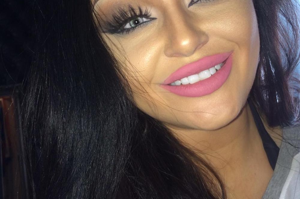 Spavala sam sa 400 muškaraca: Troši verenikovu lovu kada ostane bez svoje, a na operacije je dala...(FOTO)