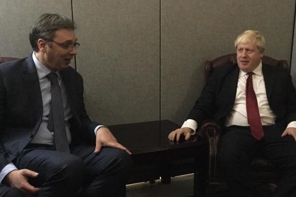 Sastanak Vučića i Džonsona: Srbija ključna za stabilnost Balkana!