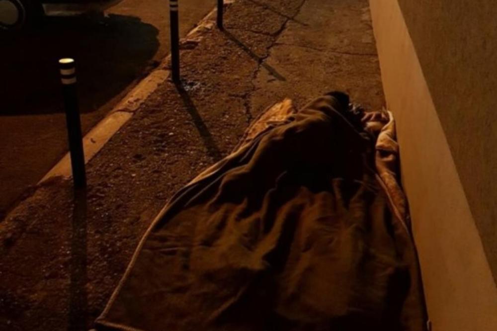 Ceo Novi Pazar traži devojčicu koja spava na trotoaru! (FOTO)