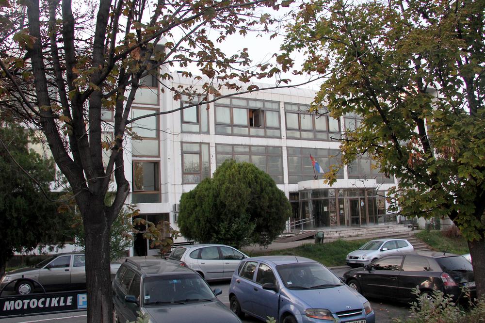 Da li je ovo normalno? MUP baca milion evra na tonere!