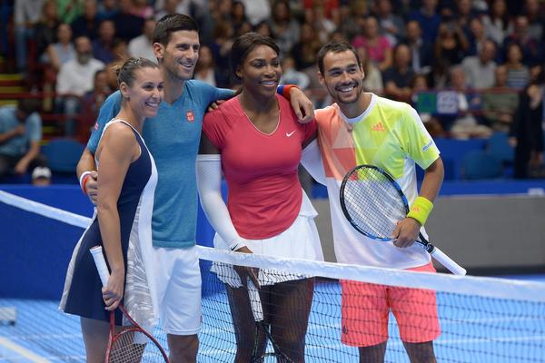 Đoković i prijatelji pravili šou u Milanu: Nole kao balerina, Serena padala na guzu, a muž i žena se svađali! (FOTO) (VIDEO)