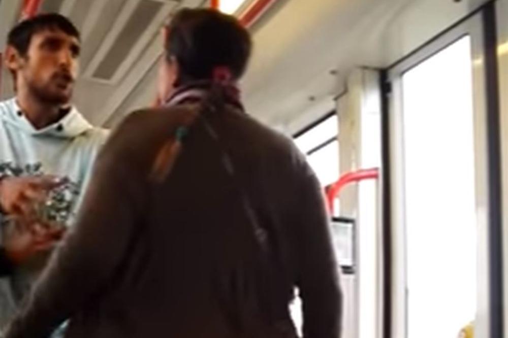 Tuča u BG tramvaju, u kojoj je učestvovala i žena sa bebom, stigla do britanskih medija! (VIDEO)