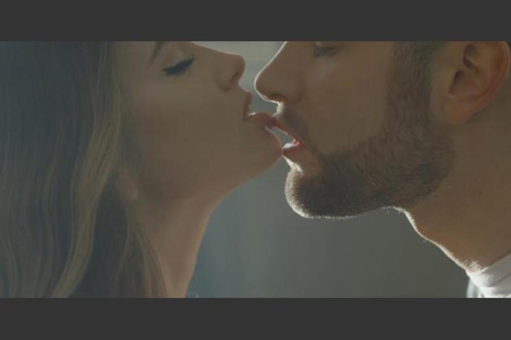 Veljkova bivša upecala sad upecala našeg pevača: Kad je videla njega i Mašu, Ksenija Bujišić odmah PRONAŠLA novog DEČKA?! (FOTO)