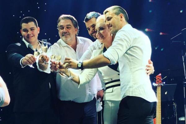 BRENA ĆE MU OVO TEŠKO OPROSTITI: Viktor izbacio sliku koja je otkrila veliku tajnu njegovih rodtelja! (FOTO)