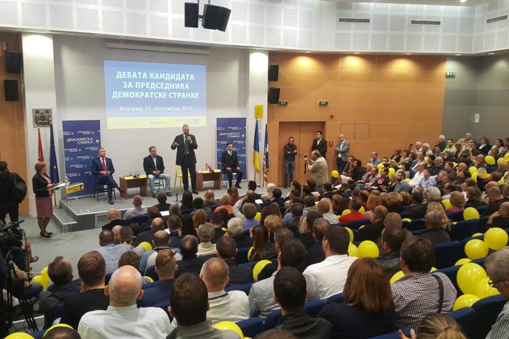 DS danas bira novo rukovodstvo: U trci za potpredsednika potpuno neočekivano ime! (FOTO)