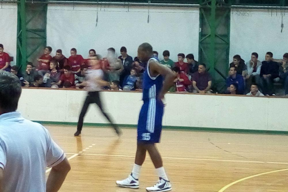 NIJE LEPO KADA TI TO VISI NAD GLAVOM! Kimani Frend otišao iz Srbije i rekao da se ne bi rado vraćao! (VIDEO)