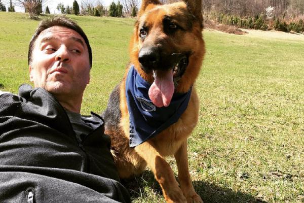 Mange, zaslužio si mnogo više: Pogledajte kako se Memedović oprostio od svog najvernijeg prijatelja! (FOTO)