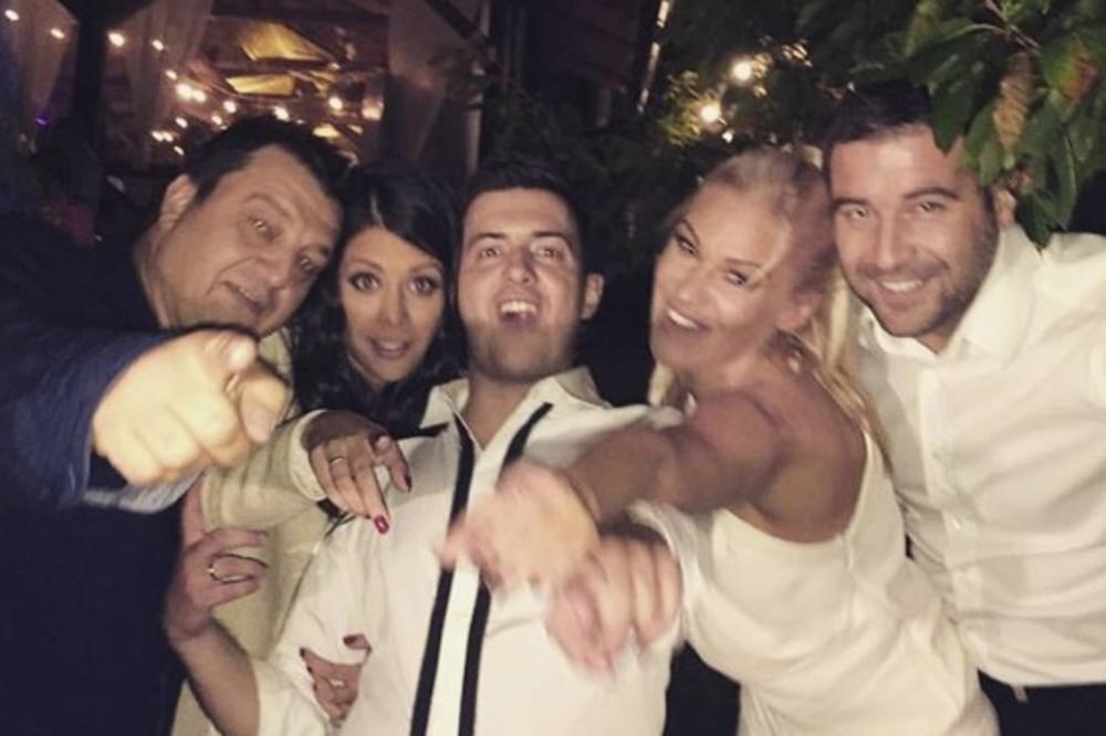 Pijani skakali oko vatre: Evo kome je Nata bila kuma i kako je proslavila venčanje i rođ!  (VIDEO)