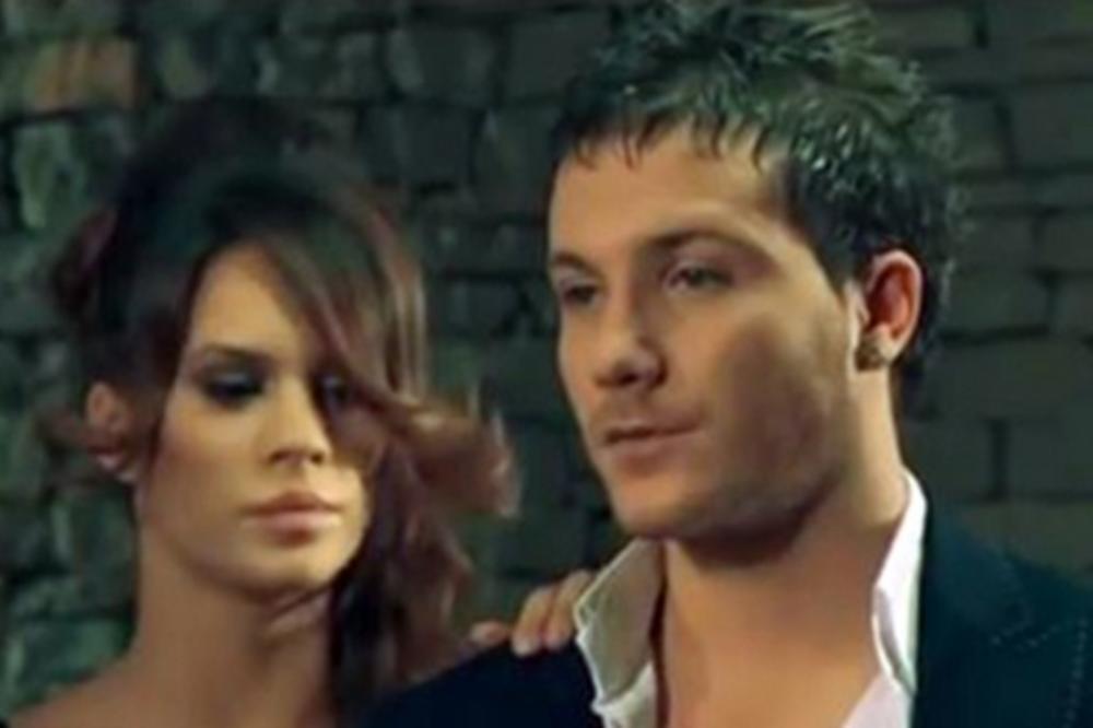 Sećate se Sašine bivše ribe? E sada izgleda ovako i šeta još boljeg frajera - našeg seksi manekena! (FOTO)