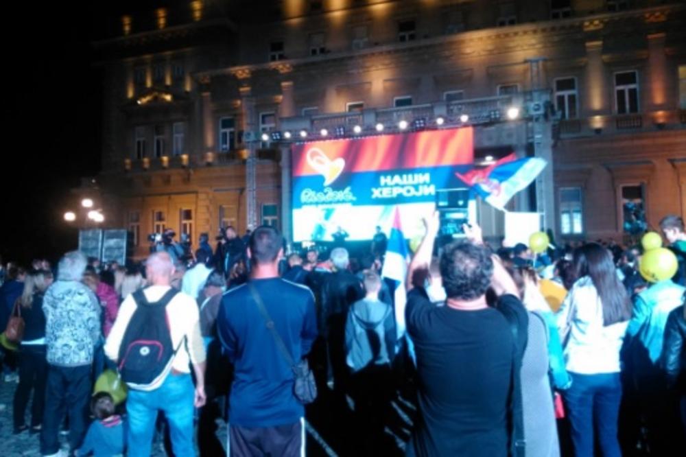 Vi ste naši šampioni i hvala vam za sve! Slab odziv nije sprečio spektakl na dočeku paraolimpijaca! (FOTO)