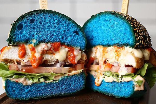 Novi svetski hit! Kako je ovaj burger poplaveo i zašto se otimaju za njim? (FOTO)