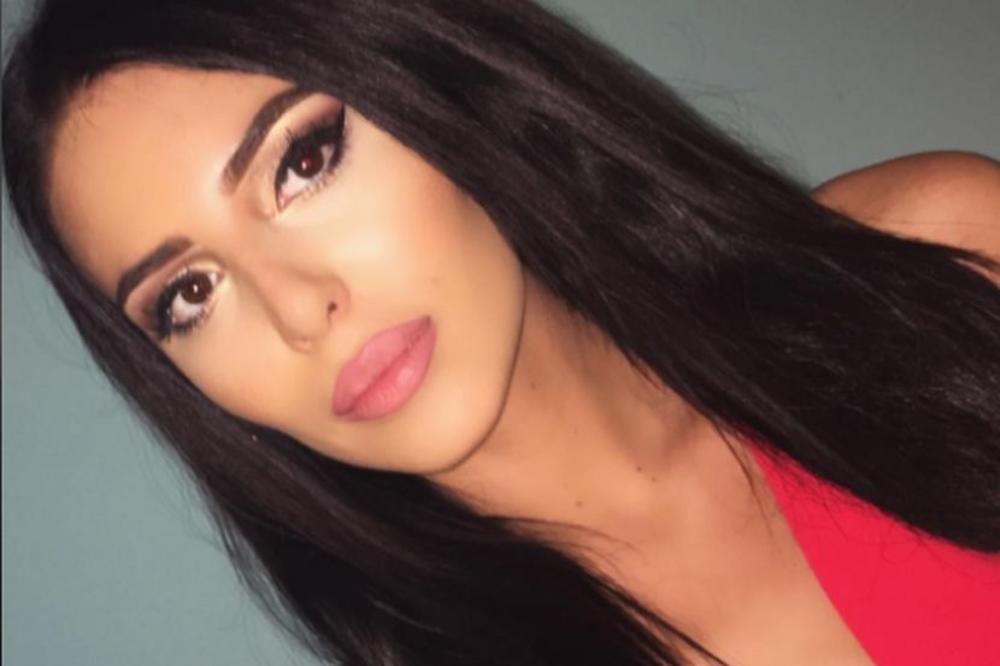 Opaaa! Kakav macan: Anastasija se sa sexy frajerom ljubi u liftu! (FOTO)