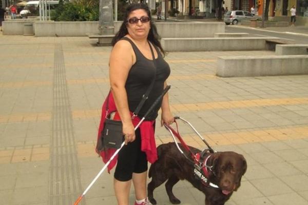 Slepoj Beograđanki su prvo branili da uđe u vozila GSP: Sada je doživela novi šok! (FOTO)